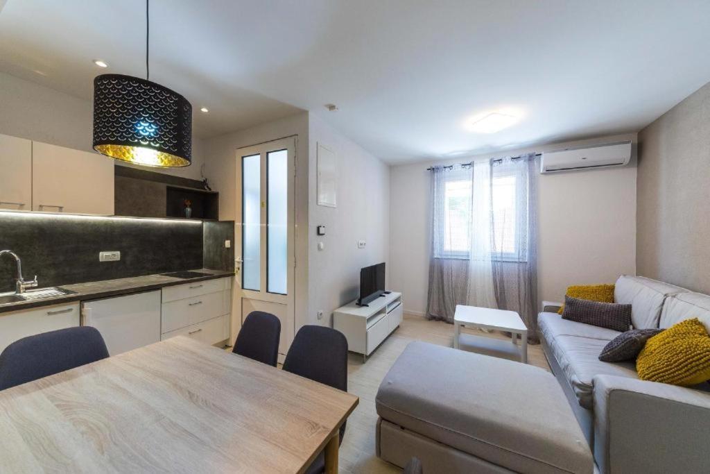Apartments Gavran 2. บาชกาโวดา ภายนอก รูปภาพ